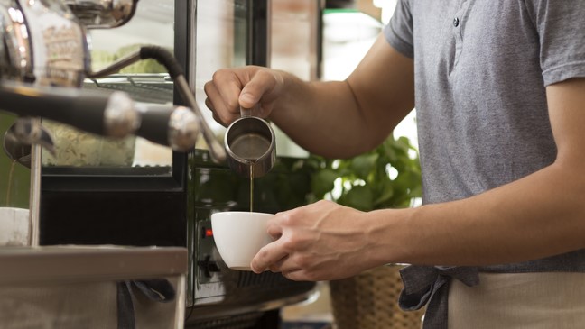 barista making coffee