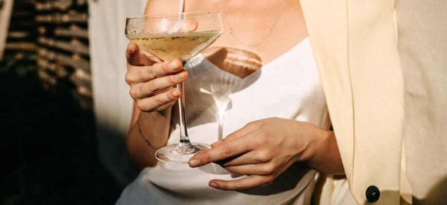 Luxurious,Woman,Wearing,A,White,Dress,,Holding,A,Coupe,With